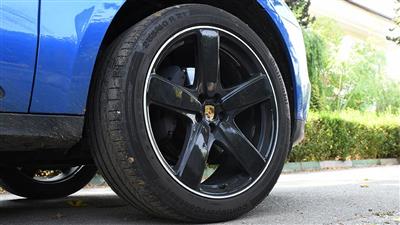 رینگ‌های خاص با رنگ مشکلی برای پورشه ماکان